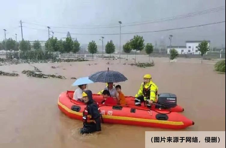 救生艇下成功获救的人员 救生艇下成功获救的人员